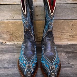 Womens cowboy boots (make me an offer!)